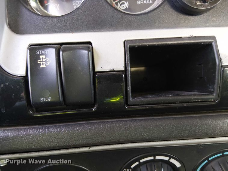 image for item YA2555 2013 Kenworth T6 Series semi truck