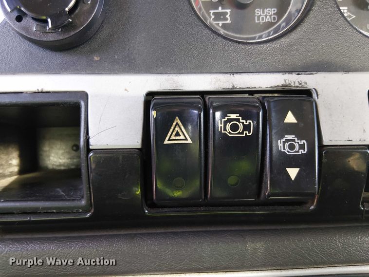 image for item YA2555 2013 Kenworth T6 Series semi truck