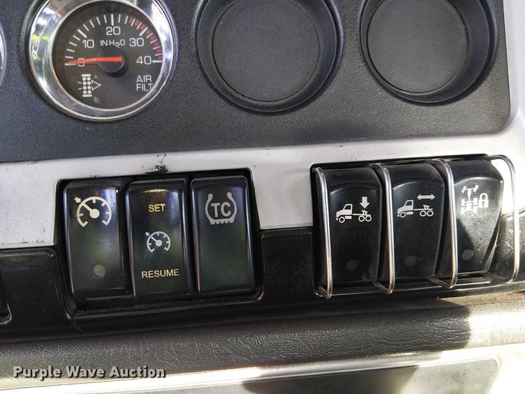 image for item YA2555 2013 Kenworth T6 Series semi truck