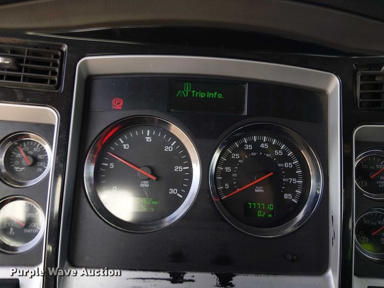 image for item YA2555 2013 Kenworth T6 Series semi truck