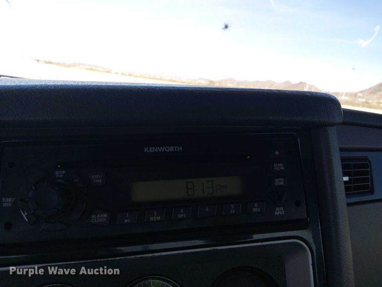 image for item YA2555 2013 Kenworth T6 Series semi truck