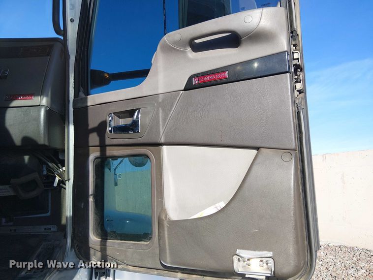 image for item YA2555 2013 Kenworth T6 Series semi truck