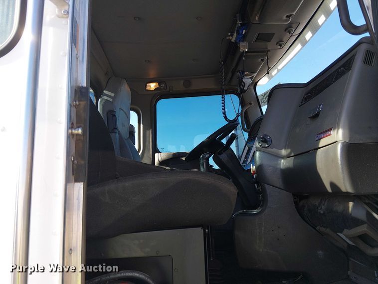 image for item YA2555 2013 Kenworth T6 Series semi truck