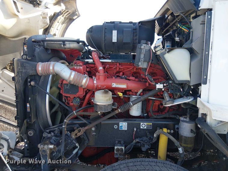 image for item YA2555 2013 Kenworth T6 Series semi truck