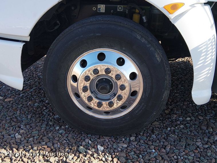 image for item YA2555 2013 Kenworth T6 Series semi truck