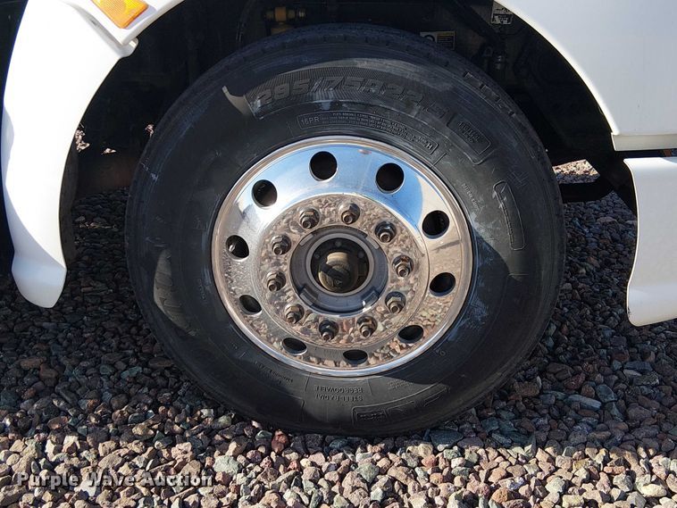 image for item YA2555 2013 Kenworth T6 Series semi truck