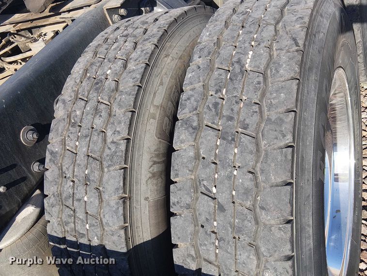 image for item YA2555 2013 Kenworth T6 Series semi truck