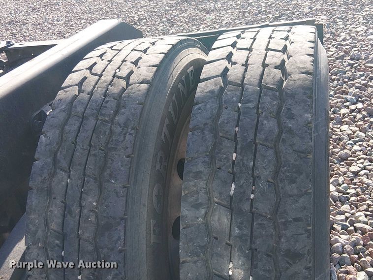 image for item YA2555 2013 Kenworth T6 Series semi truck