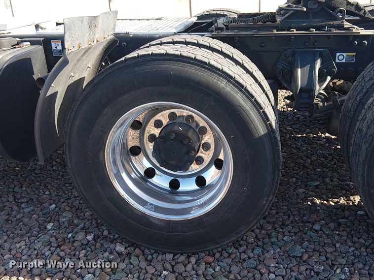 image for item YA2555 2013 Kenworth T6 Series semi truck