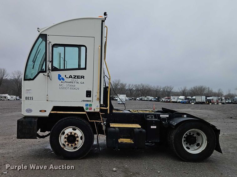 image for item YA2644 2016 Autocar Industries XSpotter yard truck