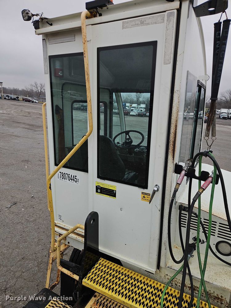 image for item YA2644 2016 Autocar Industries XSpotter yard truck