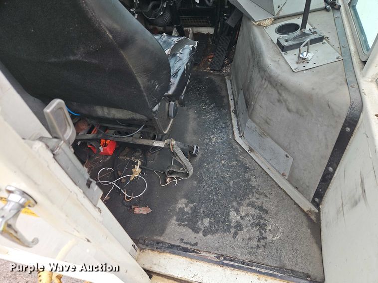 image for item YA2644 2016 Autocar Industries XSpotter yard truck