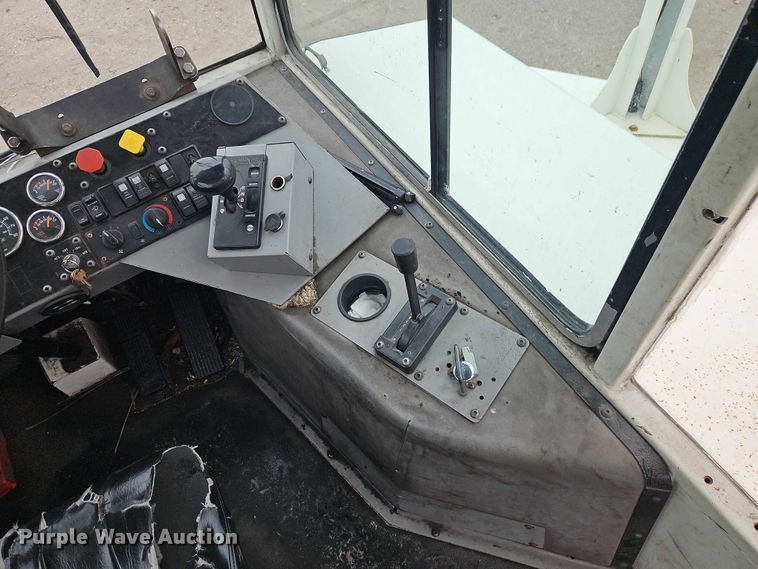 image for item YA2644 2016 Autocar Industries XSpotter yard truck