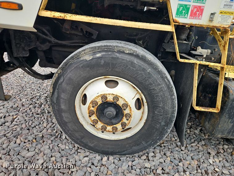 image for item YA2644 2016 Autocar Industries XSpotter yard truck