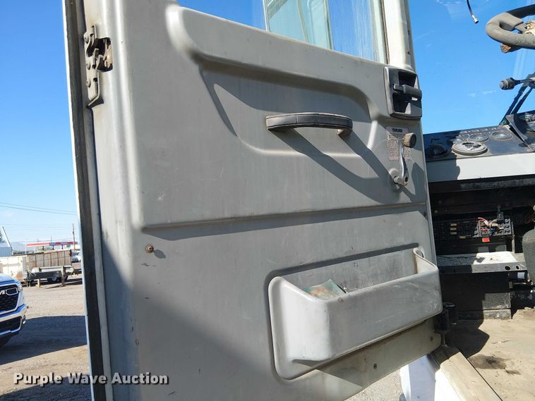 image for item YA2666 2011 Kalmar Ottawa yard truck