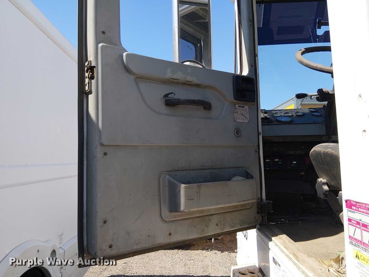 image for item YA2670 2011 Kalmar Ottawa yard truck