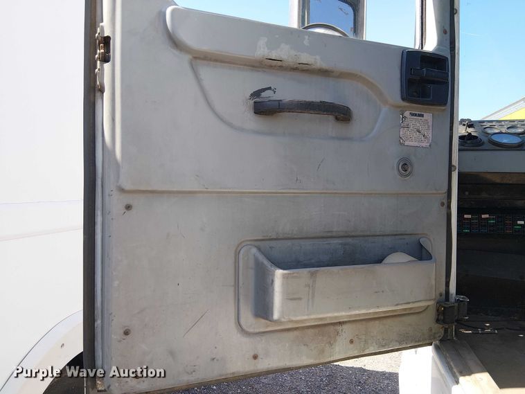 image for item YA2670 2011 Kalmar Ottawa yard truck