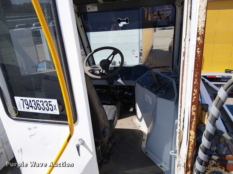 image for item YA2670 2011 Kalmar Ottawa yard truck