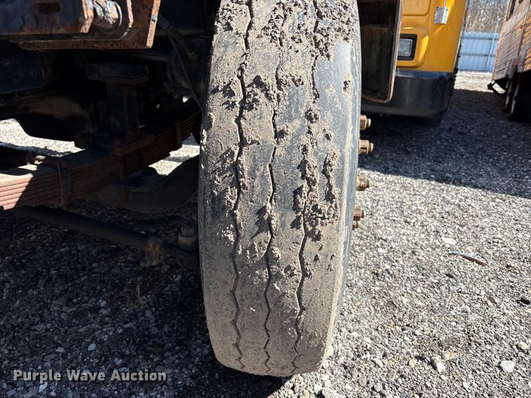 image for item YA2681 2002 Kalmar Ottawa yard truck