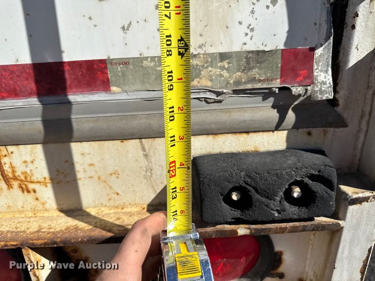 image for item YA2682 1995 Wabash dry van trailer