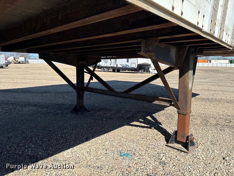 image for item YA2682 1995 Wabash dry van trailer