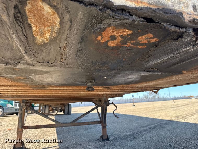 image for item YA2682 1995 Wabash dry van trailer