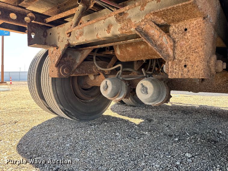 image for item YA2682 1995 Wabash dry van trailer