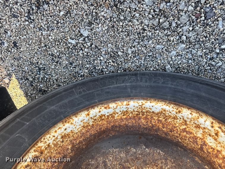 image for item YA2682 1995 Wabash dry van trailer