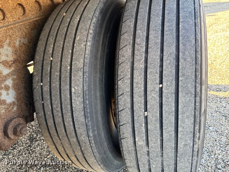 image for item YA2682 1995 Wabash dry van trailer