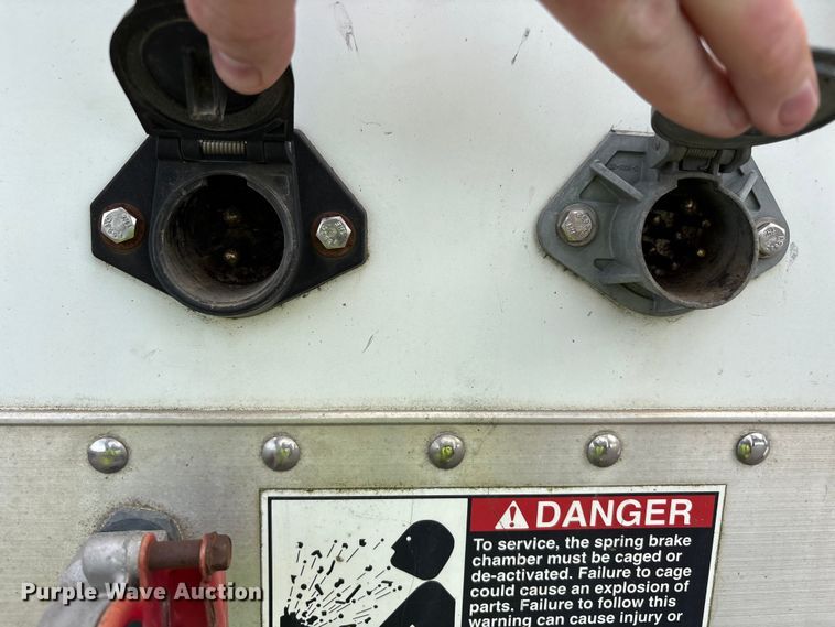 image for item YA2749 2018 Wilson DWH-650 grain trailer