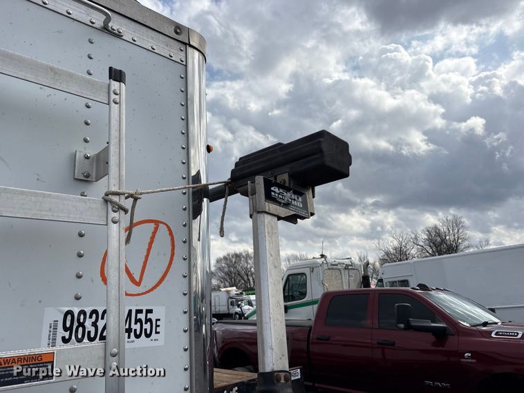 image for item YA2749 2018 Wilson DWH-650 grain trailer