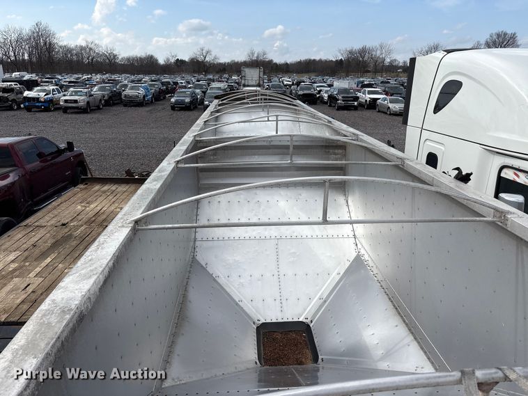 image for item YA2749 2018 Wilson DWH-650 grain trailer