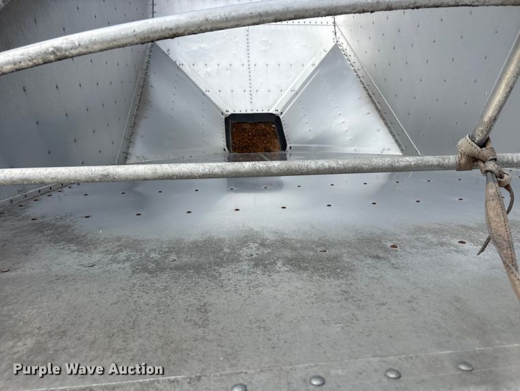 image for item YA2749 2018 Wilson DWH-650 grain trailer