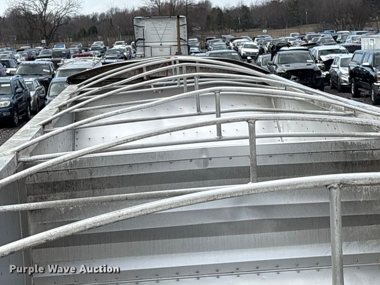 image for item YA2749 2018 Wilson DWH-650 grain trailer