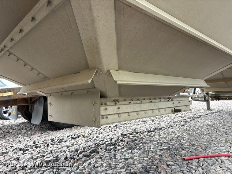 image for item YA2749 2018 Wilson DWH-650 grain trailer