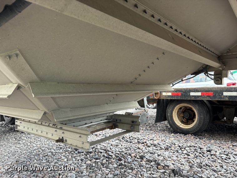 image for item YA2749 2018 Wilson DWH-650 grain trailer