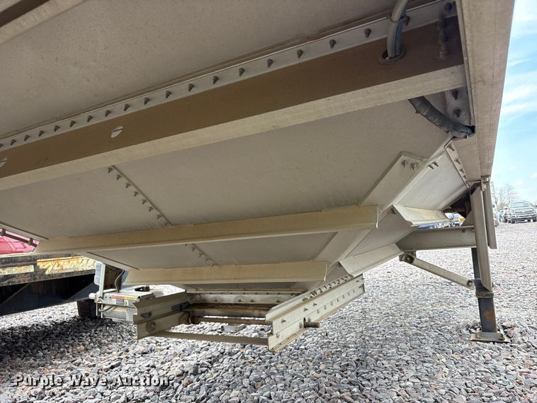 image for item YA2749 2018 Wilson DWH-650 grain trailer