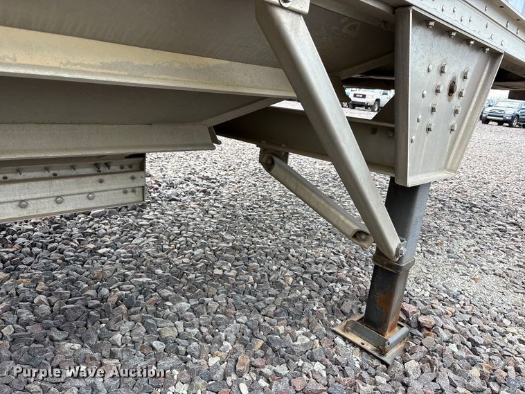 image for item YA2749 2018 Wilson DWH-650 grain trailer