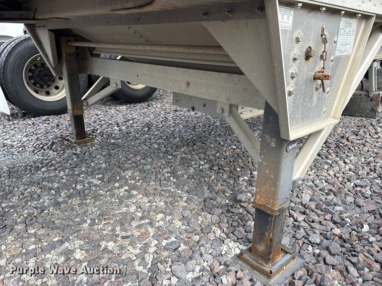 image for item YA2749 2018 Wilson DWH-650 grain trailer