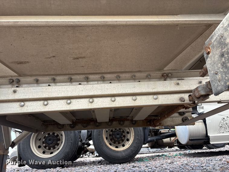 image for item YA2749 2018 Wilson DWH-650 grain trailer