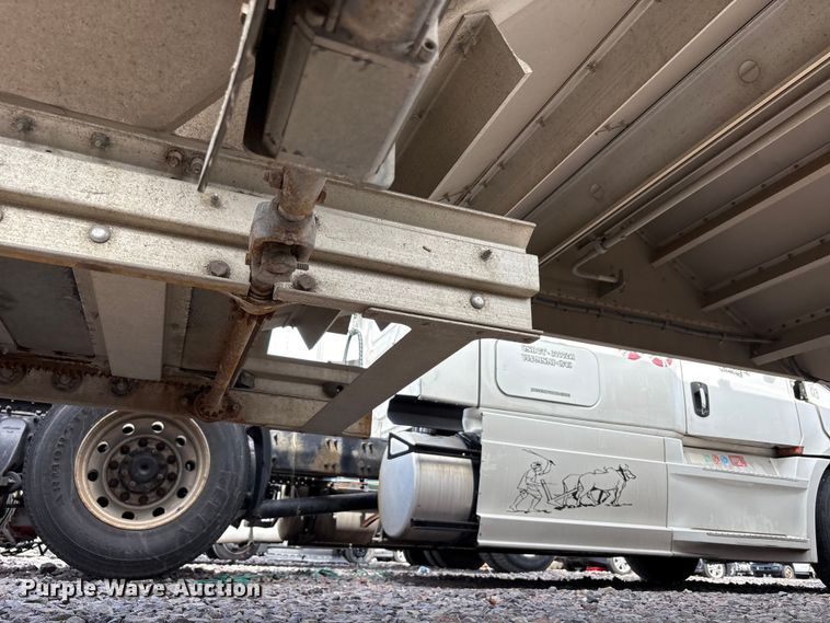 image for item YA2749 2018 Wilson DWH-650 grain trailer