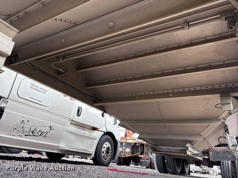 image for item YA2749 2018 Wilson DWH-650 grain trailer
