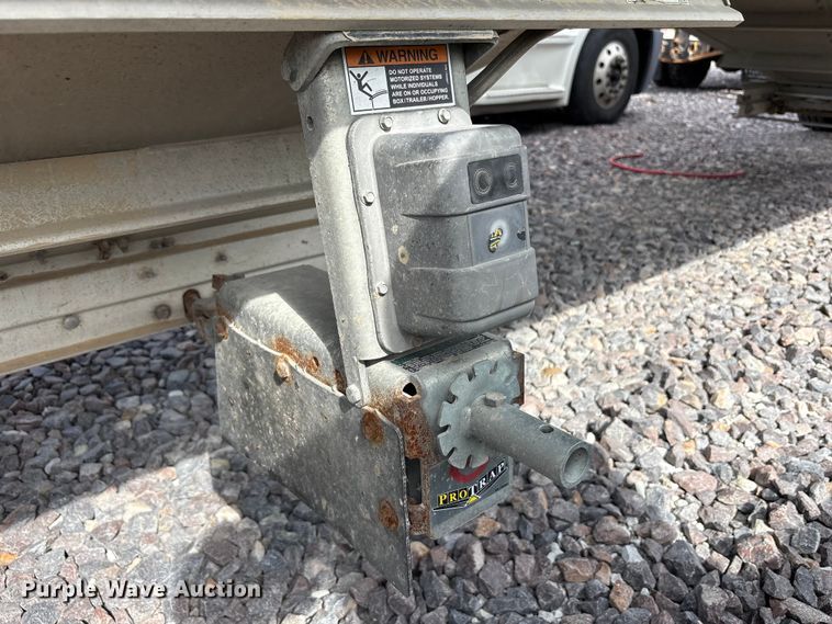 image for item YA2749 2018 Wilson DWH-650 grain trailer