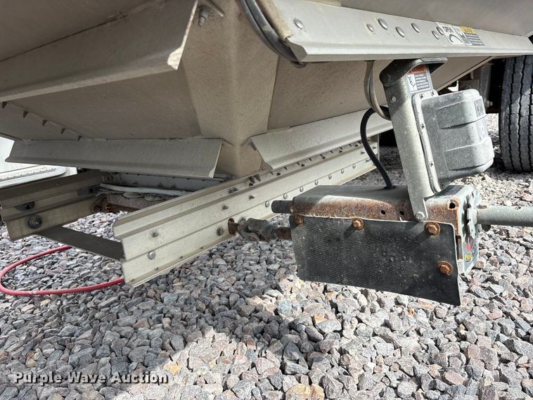 image for item YA2749 2018 Wilson DWH-650 grain trailer