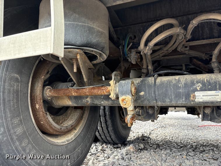 image for item YA2749 2018 Wilson DWH-650 grain trailer