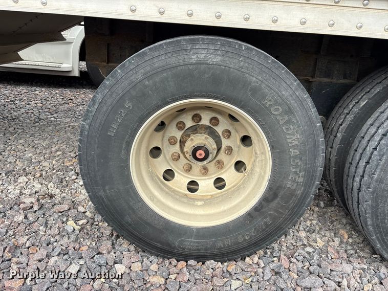 image for item YA2749 2018 Wilson DWH-650 grain trailer