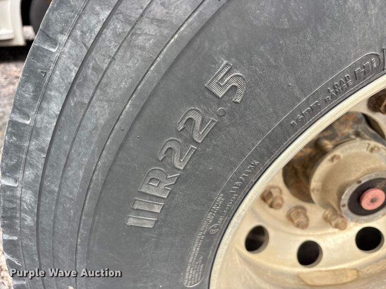 image for item YA2749 2018 Wilson DWH-650 grain trailer