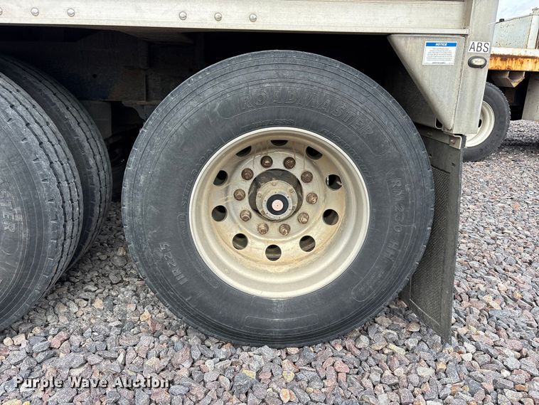 image for item YA2749 2018 Wilson DWH-650 grain trailer