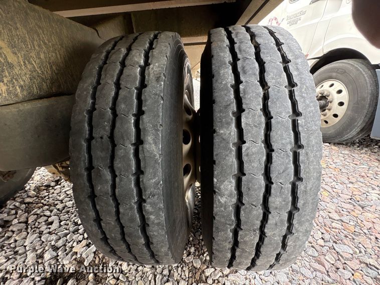 image for item YA2749 2018 Wilson DWH-650 grain trailer