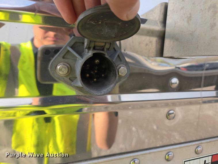 image for item YA2754 2010 Wilson DWH-550 grain trailer